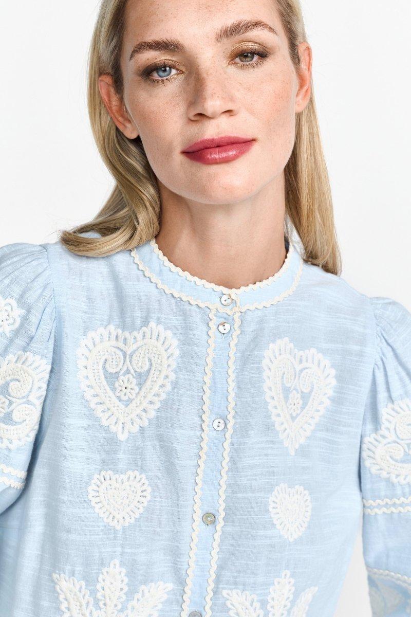 Hellblaue Bluse mit Folklore-Stickerei-Rich & Royal