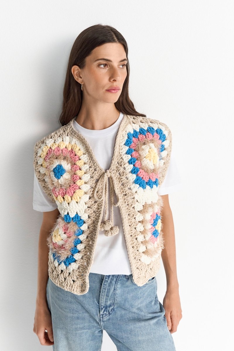 Gilet au crochet avec carrés de grand-mère Rich & Royal