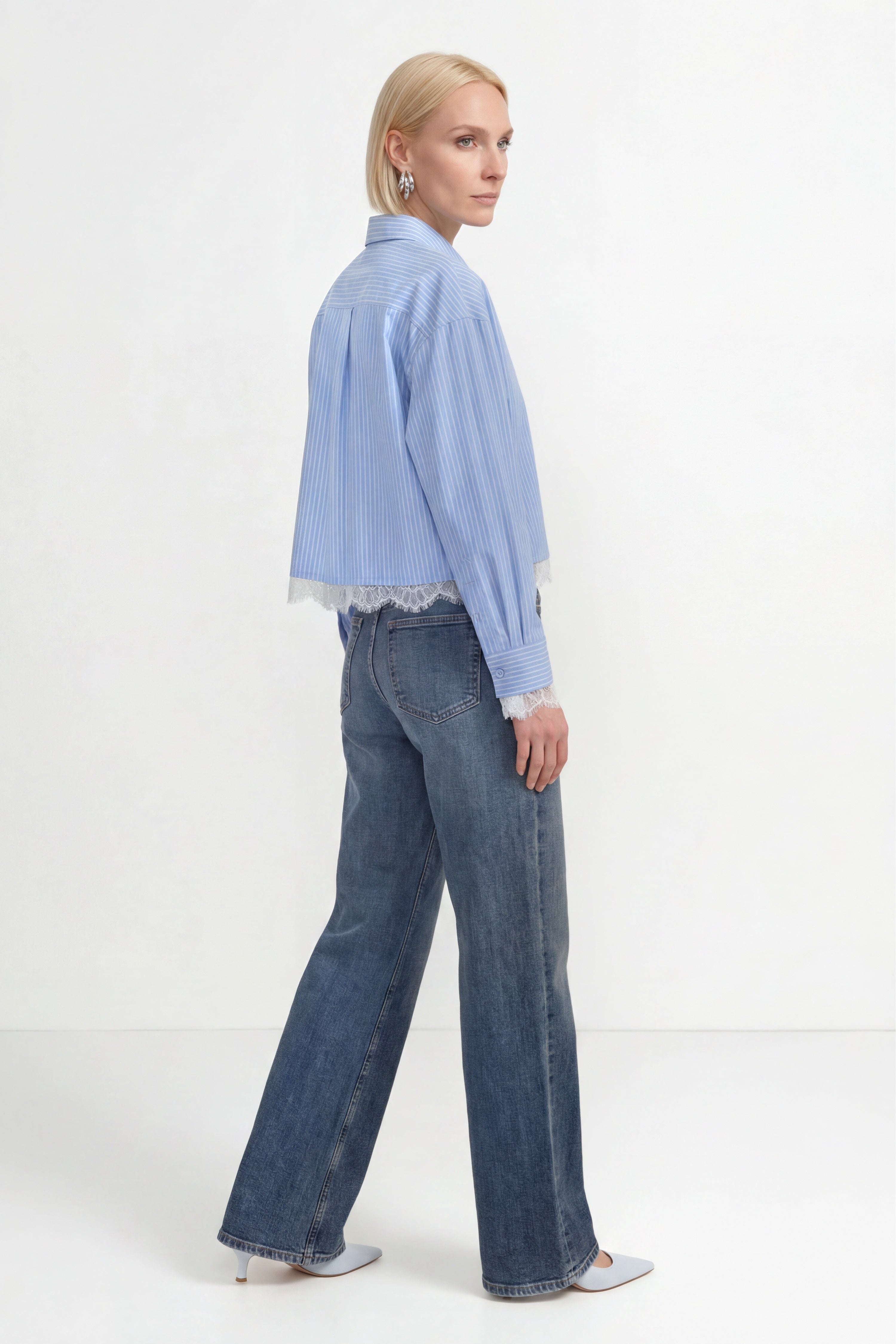 Hellblaue Baumwollbluse mit Spitzenbesatz-Rich & Royal