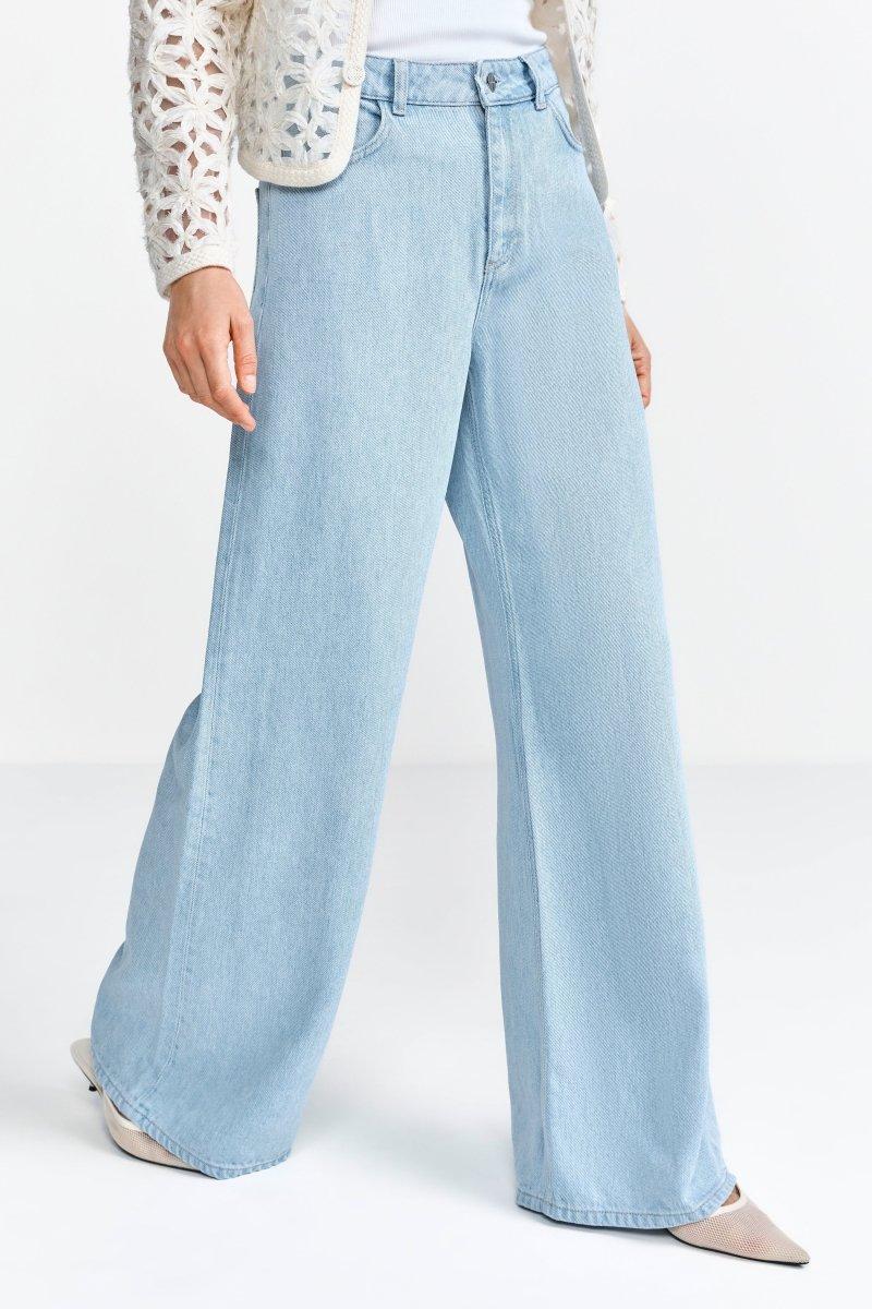 Weite High-Waist-Jeans in Hellblau-Rich & Royal